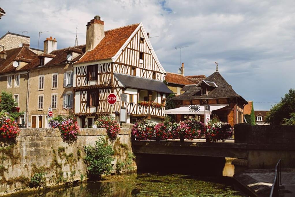 Le Twelve Chablis Maison Chaleureuse, Calme, 2 Chambres Bagian luar foto